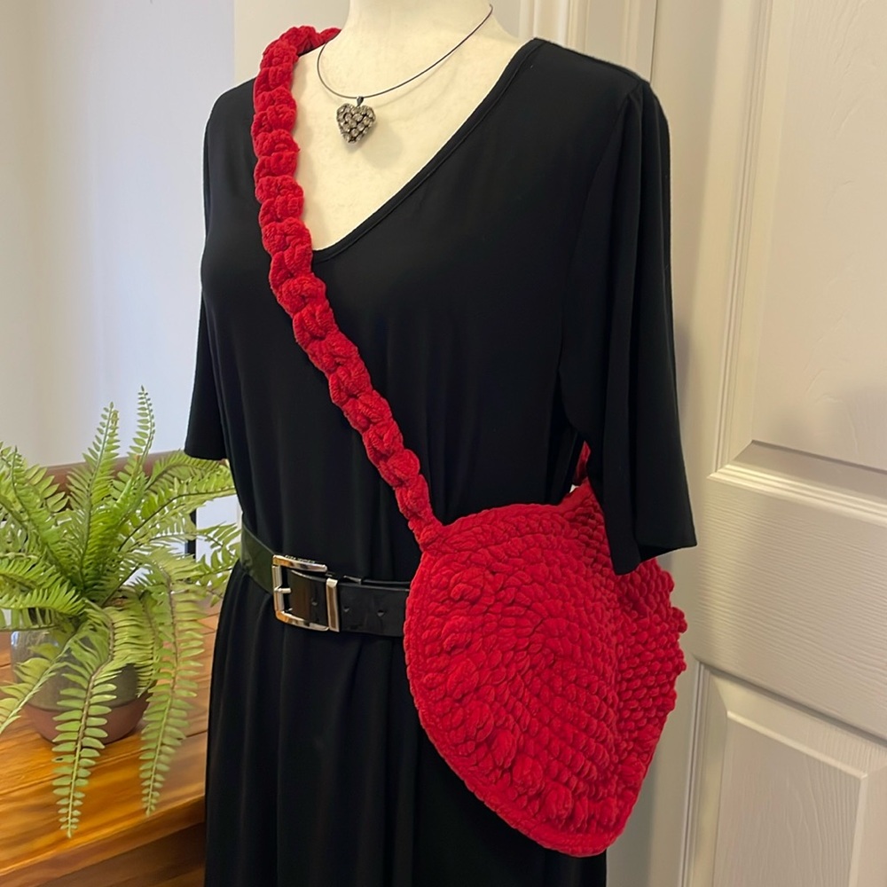 Handmade Crochet Purse, Heart-shaped Beautiful Condition
